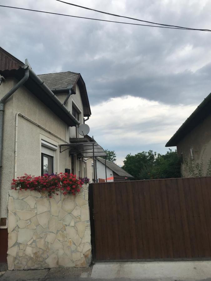 Kisujszallas Agi Fogado 아파트 외부 사진